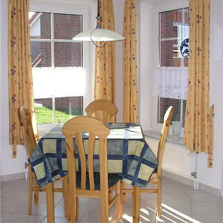 Holiday home Gepflegtes Luettje-lara In Nessmersiel
